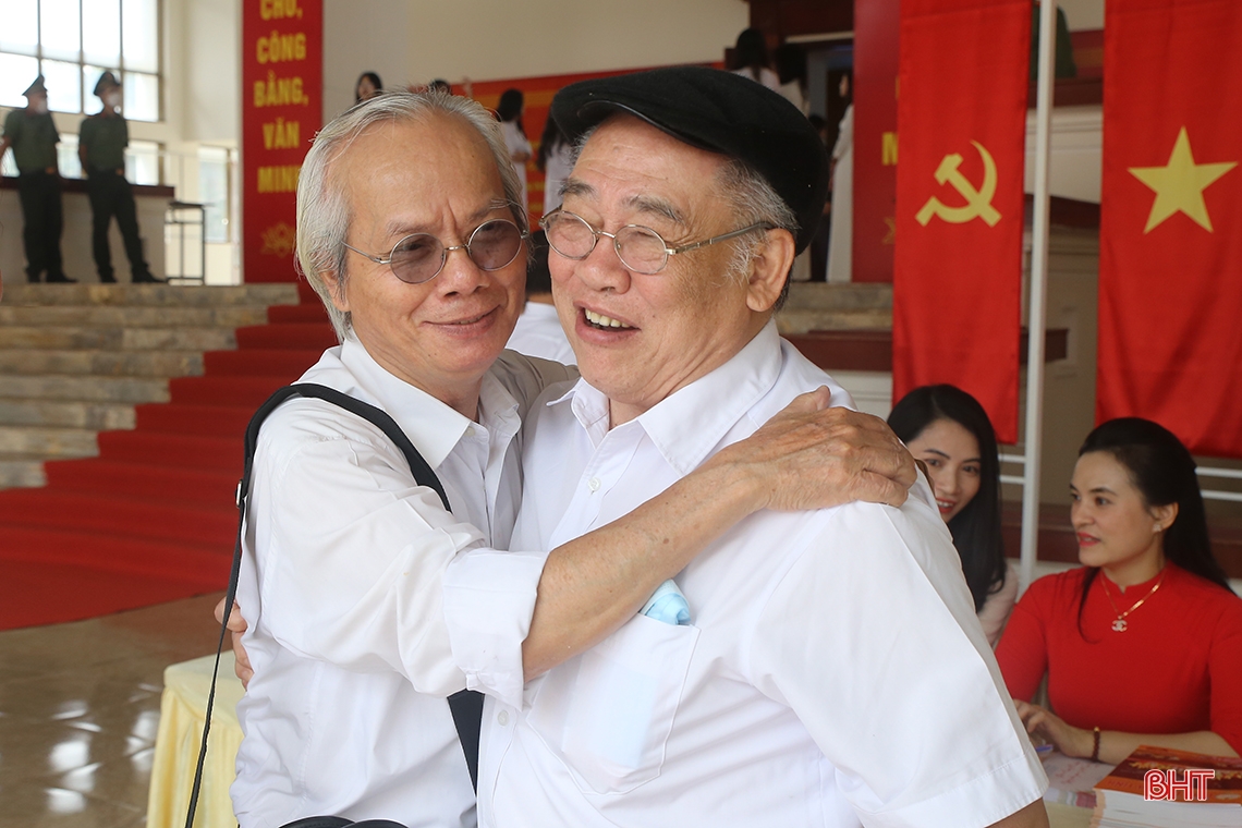 Nhân lên niềm tự hào, khát vọng cống hiến cho sự nghiệp trồng người trên vùng đất học Hà Tĩnh