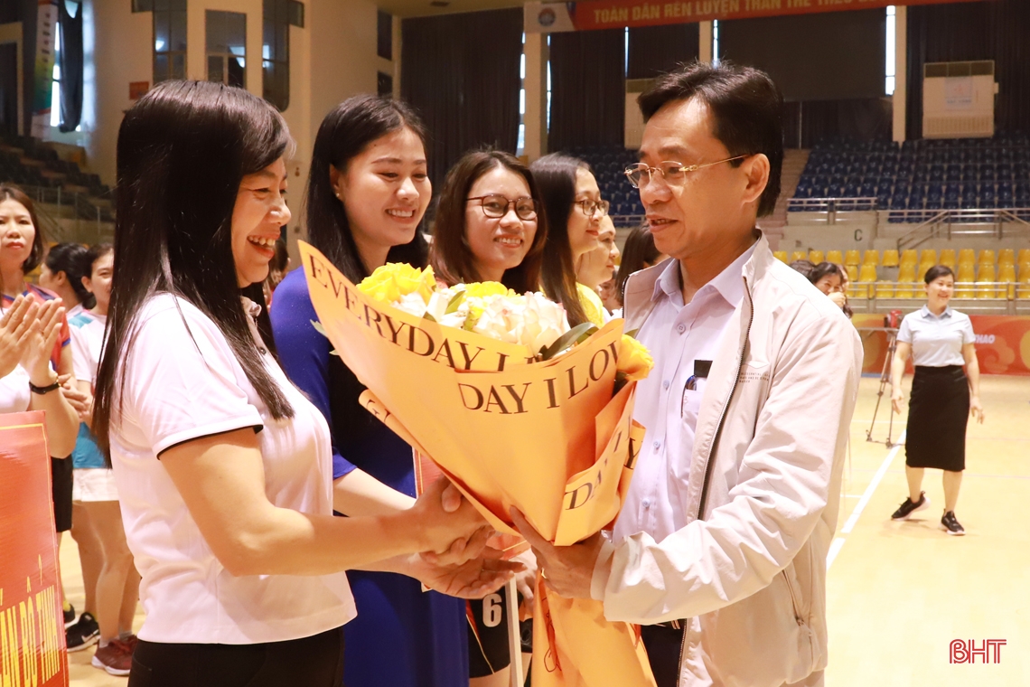 Khởi tranh Giải Bóng chuyền hơi nữ Công đoàn Khối các cơ quan Đảng