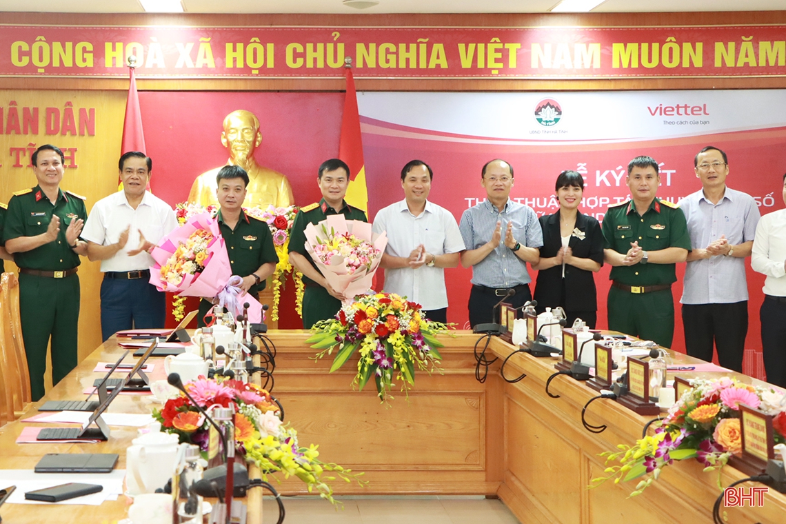 Hà Tĩnh ký kết thoả thuận hợp tác chuyển đổi số với Viettel