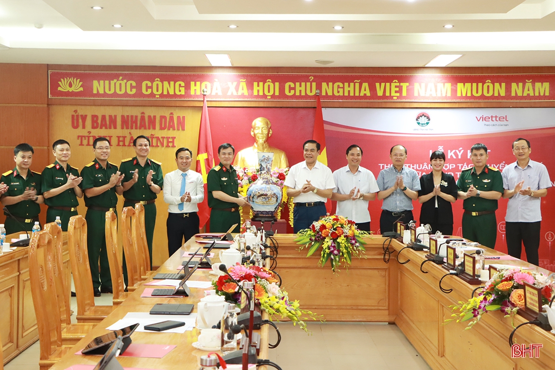 Hà Tĩnh ký kết thoả thuận hợp tác chuyển đổi số với Viettel