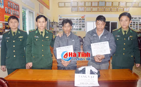 bi kiem tra xe tai xe taxi tu nguyen moc thuoc lac ra giao nop