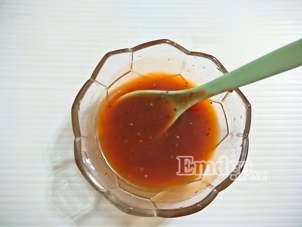 10 phut lam trung cut sot chua ngot don gian ngon com
