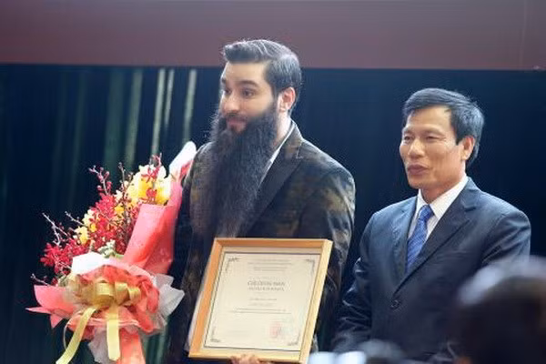 dao dien phim kong skull island tro thanh dai su du lich viet nam