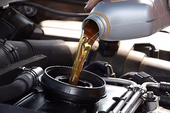 Làm gì để nhận biết ô tô đang sử dụng nhớt giả