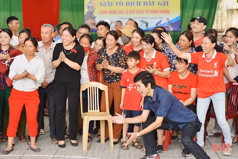 Tranh tài đẩy gậy mừng lễ Giỗ Tổ Hùng Vương ở Hà Tĩnh