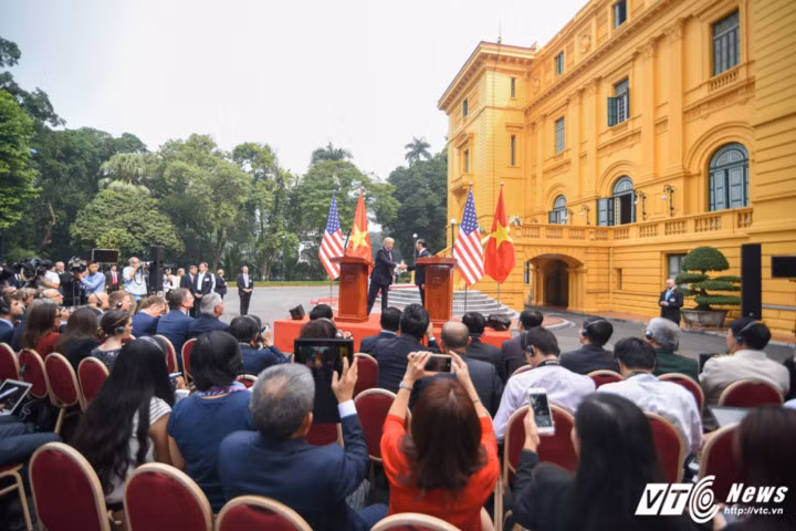 nhin lai chuyen tham viet nam cua tong thong hoa ky donald trump