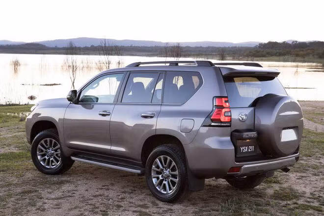 toyota land cruiser prado 2018 co gia duoi 2 ty dong