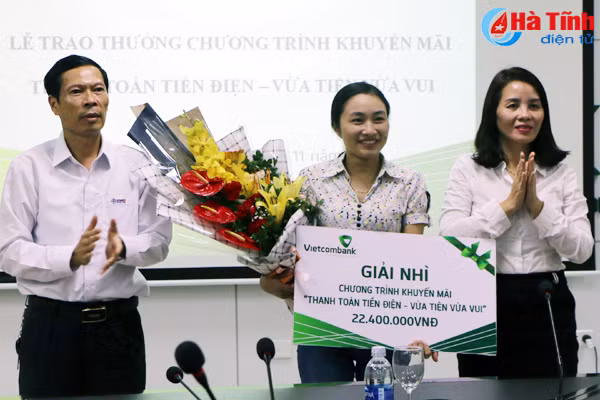 khach hang ha tinh trung giai nhi thanh toan tien dien vua tien vua vui