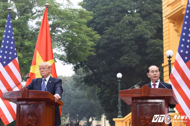 nhin lai chuyen tham viet nam cua tong thong hoa ky donald trump