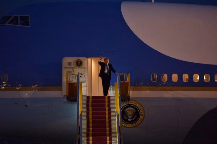nhin lai chuyen tham viet nam cua tong thong hoa ky donald trump