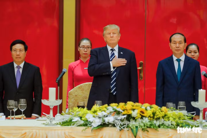 nhin lai chuyen tham viet nam cua tong thong hoa ky donald trump