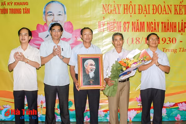 bi thu tinh uy du ngay hoi dai doan ket tai huyen ky anh