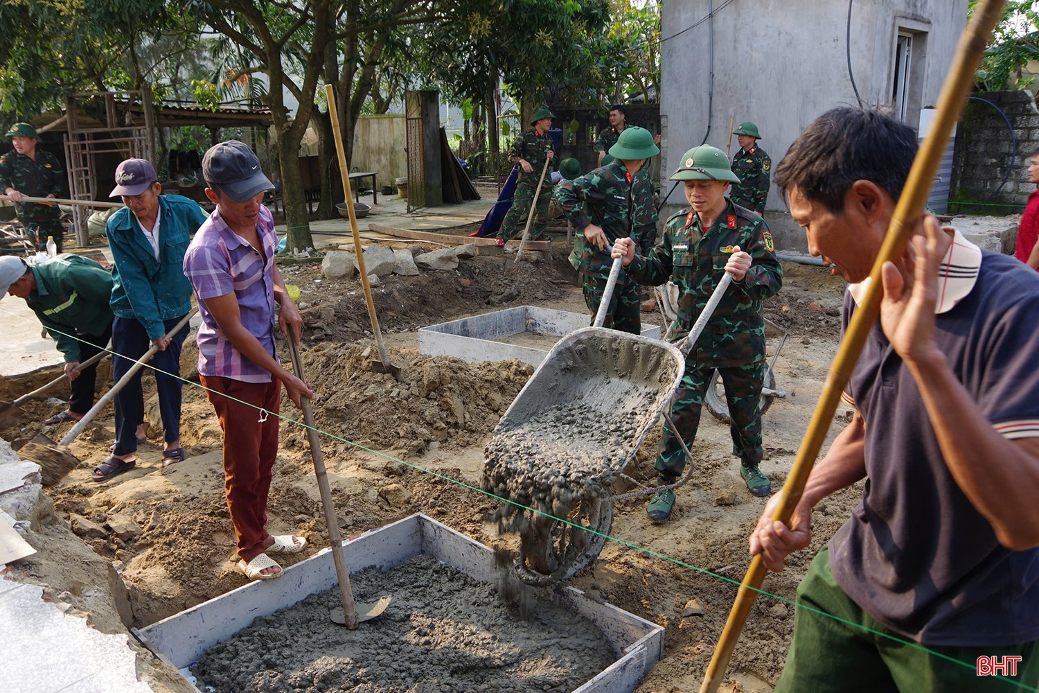 bqbht_br_su-dong-hanh-ho-tro-cua-cac-co-quan-doan-the-da-giup-nguoi-ngheo-o-ha-tinh-co-mai-nha-kien-co-on-dinh-cuoc-song-2.jpg