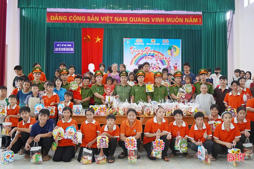 bqbht_br_niem-vui-nao-nuc-cua-cac-em-nho-o-lang-tre-em-mo-coi-ha-tinh-khi-duoc-to-chuc-tet-trung-thu.jpg