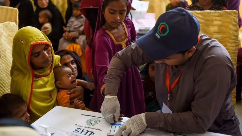900 trẻ dương tính với hiv ở pakistan do bác sĩ tái sử dụng bơm tiêm hình 1 Pakistan: 900 trẻ dương tính với HIV do bác sĩ tái sử dụng bơm tiêm