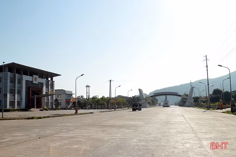 Doanh nghiệp vượt khó, quyết “bám trụ” Khu kinh tế Cầu Treo
