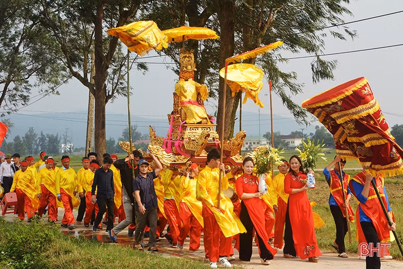 Đặc sắc lễ hội Đền Cả - Dinh đô Quan Hoàng Mười ở thị xã Hồng Lĩnh