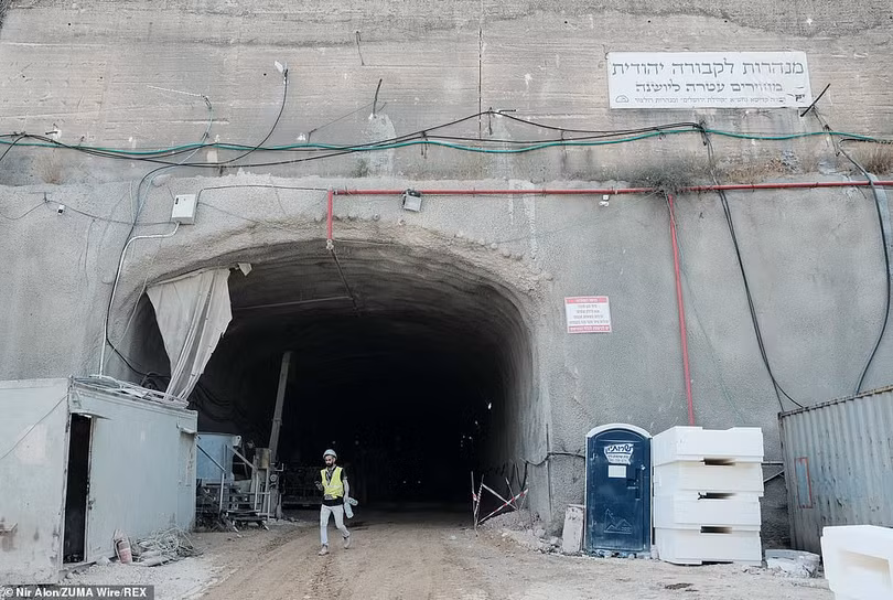 Bên trong “thành phố cho người chết” khổng lồ dưới lòng Jerusalem
