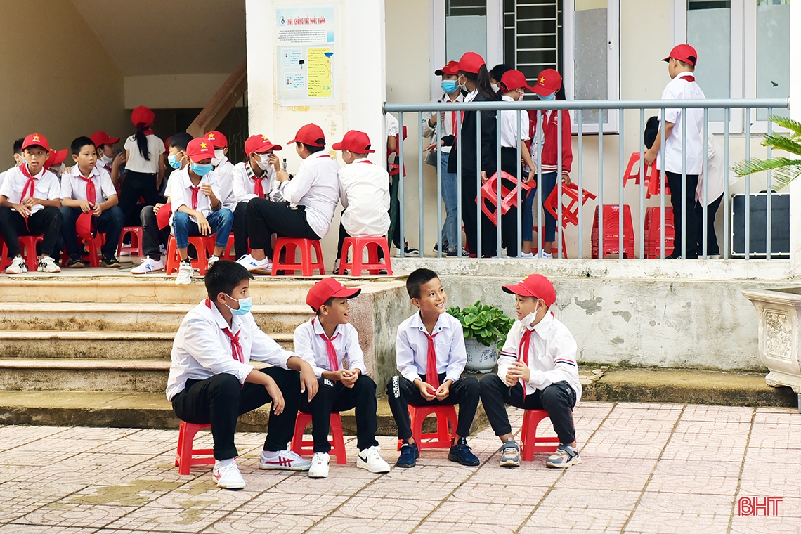 Hơn 350 ngàn giáo viên, học sinh Hà Tĩnh náo nức khai trường