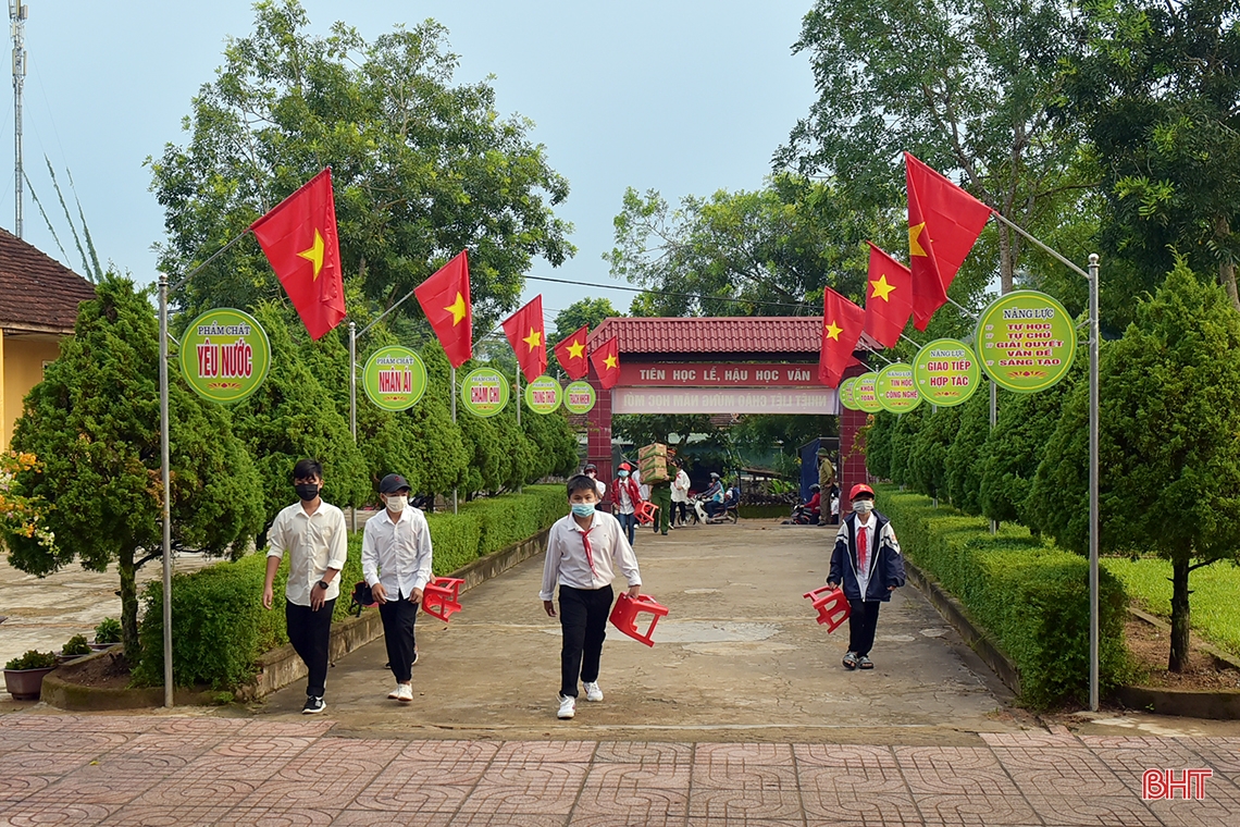 Hơn 350 ngàn giáo viên, học sinh Hà Tĩnh náo nức khai trường