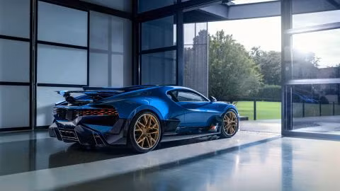 Chiếc Bugatti Divo 5,8 triệu USD cuối cùng được bàn giao đến tay khách hàng