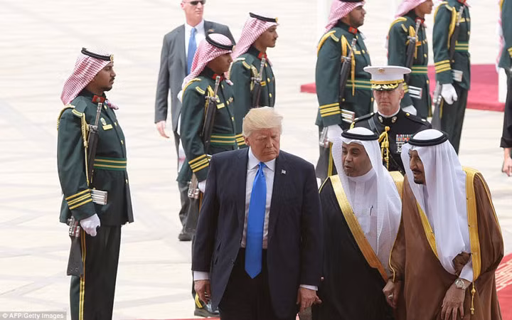 chuyen cong du dau tien cua ong trump khoi dau suon se o saudi arabia