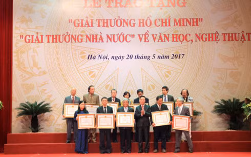 chu tich nuoc tiep tuc khich le doi ngu van nghe si phat huy tai nang