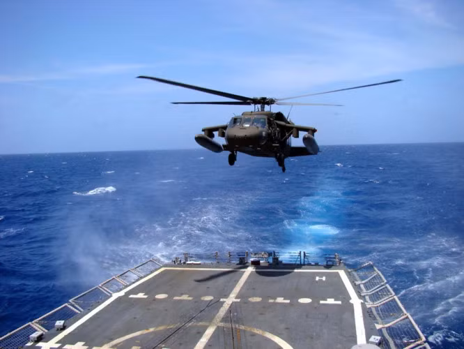 can canh truc thang sat thu dieu hau den uh 60 black hawk cua my