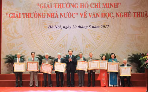 chu tich nuoc tiep tuc khich le doi ngu van nghe si phat huy tai nang