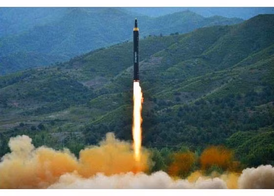 bi an loai ten lua ong kim jong un thi sat phong