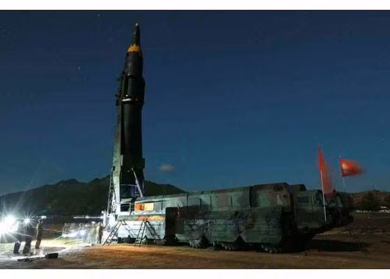 bi an loai ten lua ong kim jong un thi sat phong