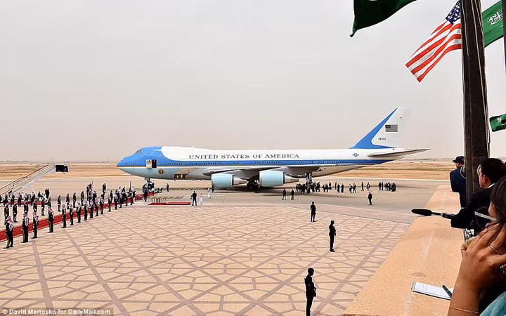 chuyen cong du dau tien cua ong trump khoi dau suon se o saudi arabia
