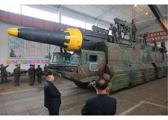 bi an loai ten lua ong kim jong un thi sat phong