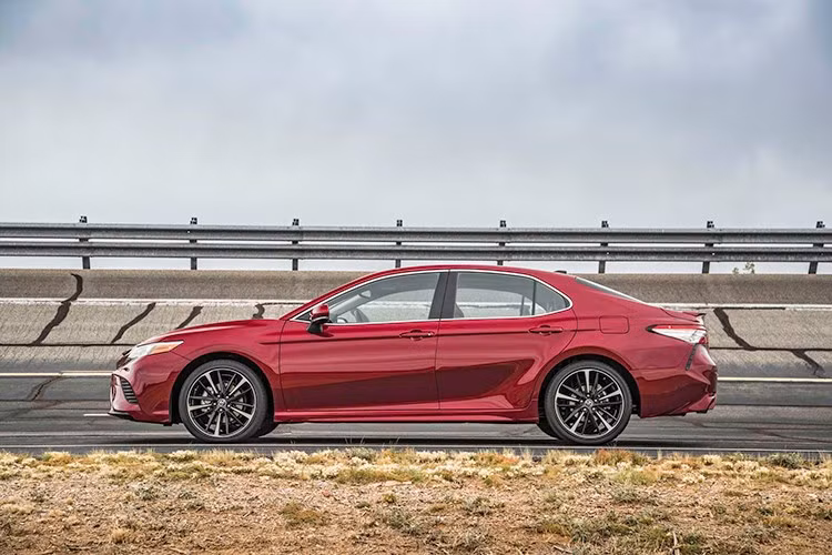 toyota camry phien ban 2018 sap cap ben viet nam