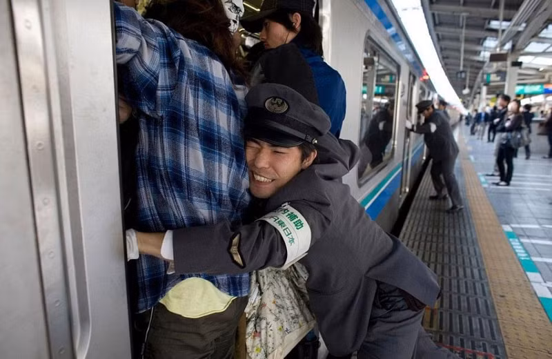 canh chen chuc nhau vao gio cao diem o khap noi tren the gioi
