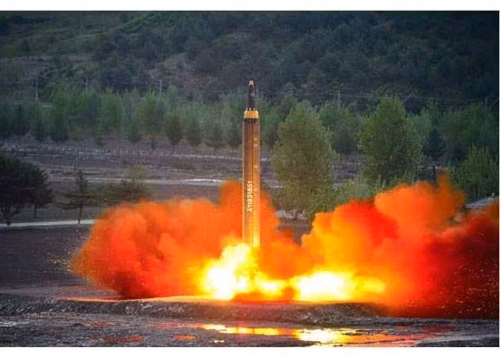 bi an loai ten lua ong kim jong un thi sat phong