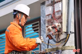 Tăng cường “vá lưới”, giữ dòng điện thông suốt dịp cuối năm