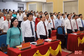 Các địa phương trao Huy hiệu Đảng dịp 2/9