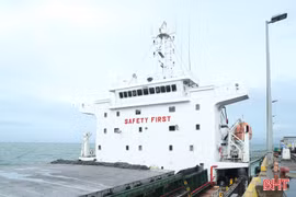 Linh hoạt phương án vận chuyển than, Nhiệt điện Vũng Áng 1 giữ nhịp vận hành trong mùa mưa bão