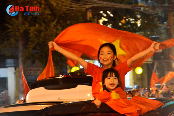 Cổ động viên nhuộm đỏ Thành Sen dù Việt Nam chỉ giành á quân U23 Châu Á
