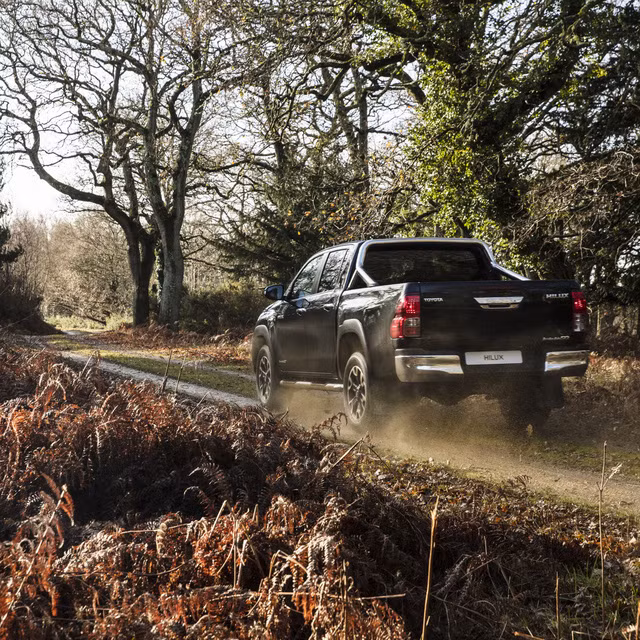 toyota tung phien ban ki niem 50 nam ra mat hilux