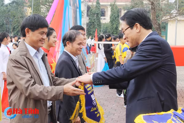 an tuong man vo gay tai hoi khoe phu dong huyen nghi xuan