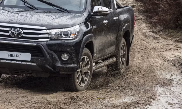 toyota tung phien ban ki niem 50 nam ra mat hilux