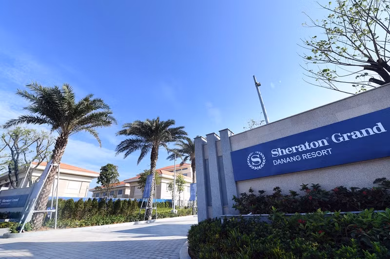 Theo tập đoàn quản lý khách sạn Marriott hàng đầu thế giới thì hiện nay mới chỉ có 37 khách sạn và khu nghỉ dưỡng trên toàn cầu đạt được chuẩn danh hiệu này, trong đó Sheraton Grand Danang Resort là đơn vị khu nghỉ dưỡng thương hiệu đầu tiên trong khu vực Đông Nam Á. khu nghi duong dau tien tai dong nam a dat chuan sheraton grand resort