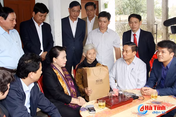chu tich quoc hoi tam thoi de tai nguyen trong long dat tap trung khai thac tiem nang bien