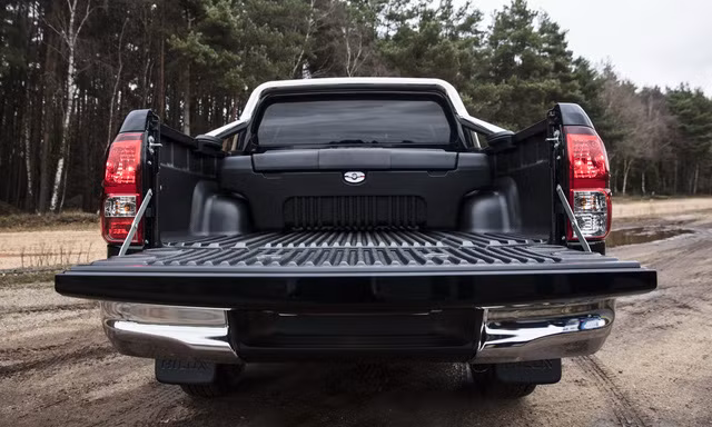 toyota tung phien ban ki niem 50 nam ra mat hilux