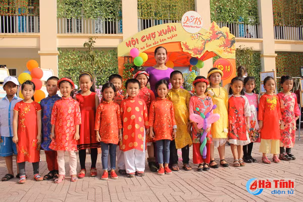 ron rang hoi cho xuan giup ban ngheo vui tet