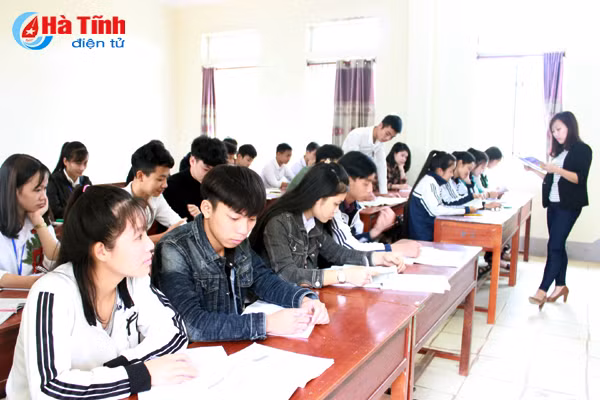 giao vien thpt biet phai nhu chua he linh an ra di