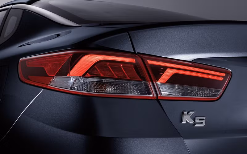 kia optima 2019 trinh lang canh tranh toyota camry