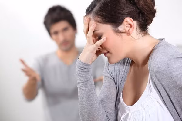 khi chong nong gian vo nen lam gi de giup chong ha hoa